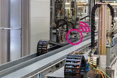 Engine plant with energy chains