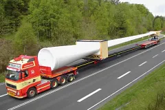 Heavy-duty transporter from Goldhofer with igus® energy guide